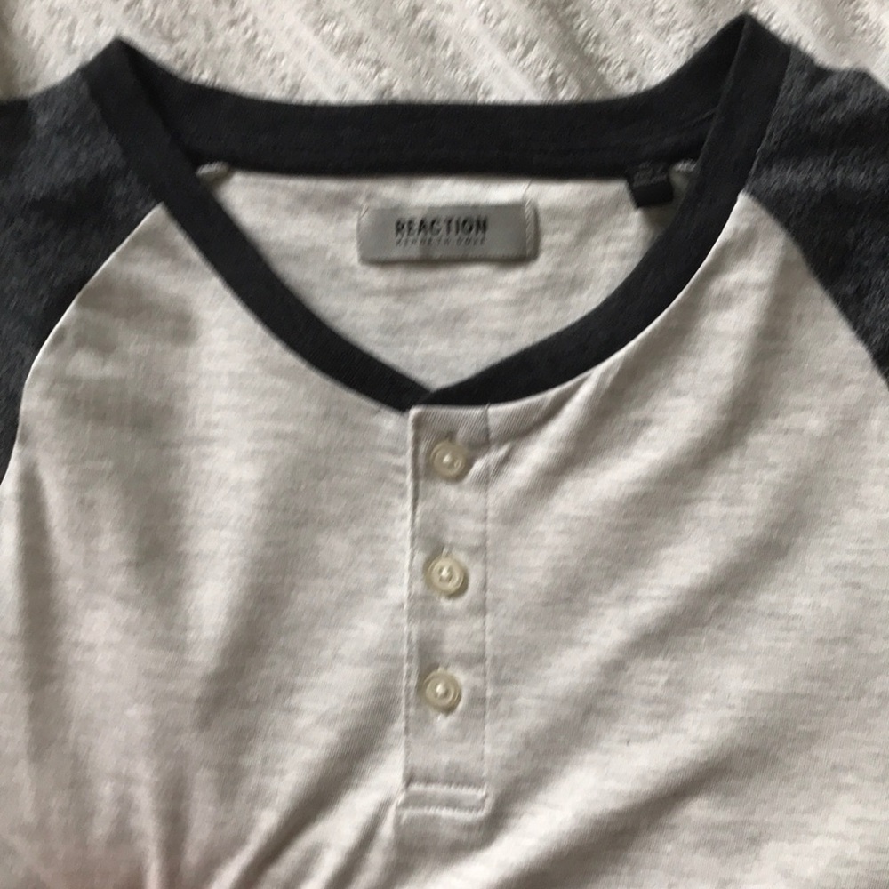 Reaction Kenneth Cole Tee - Picture 2 of 4